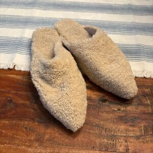 Raye x‎ Revolve Shearling Sandal Slippers Size 6